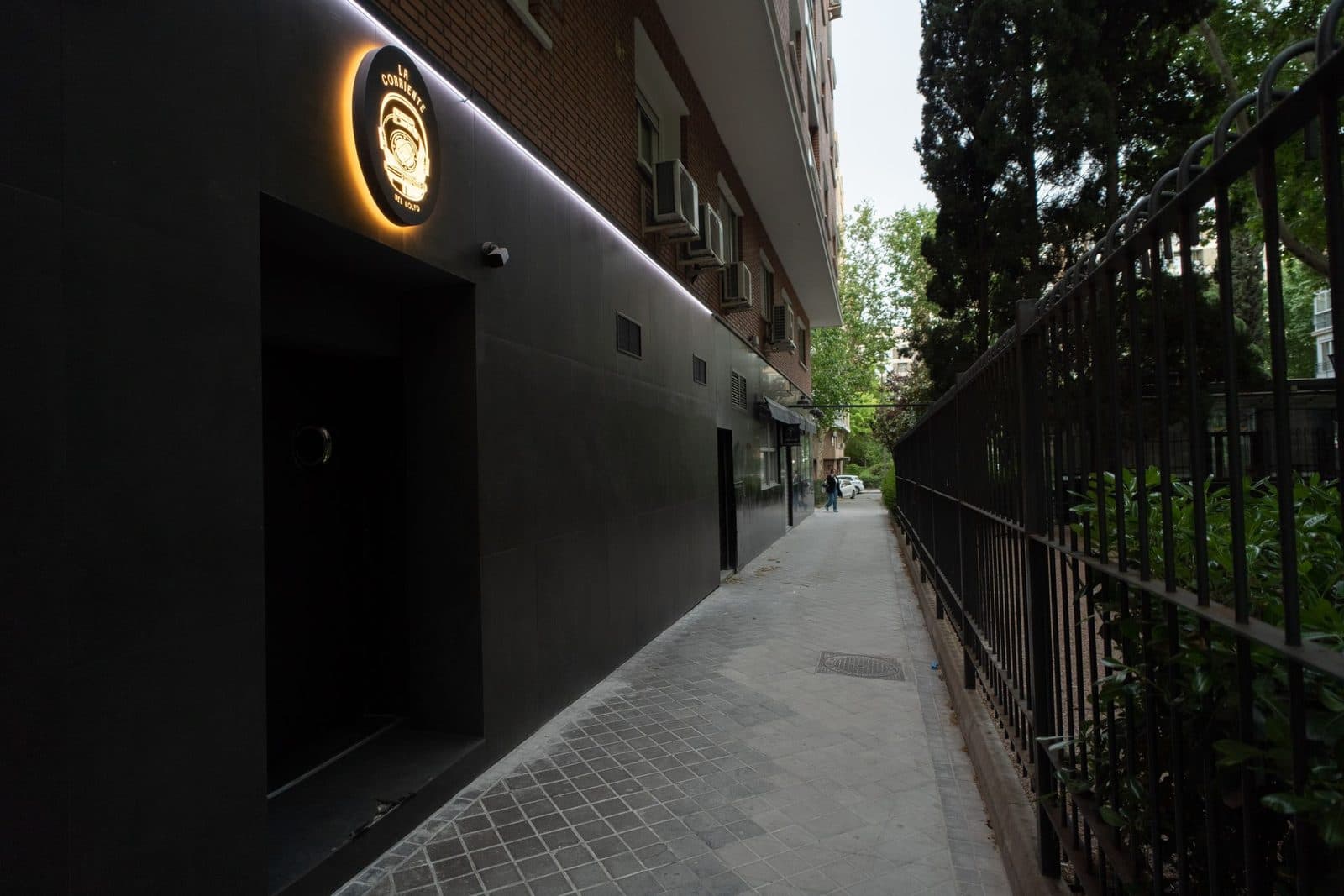 Fachada exterior, calle Félix Boix